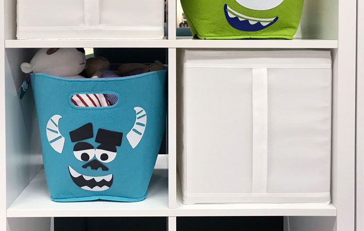 Cartoon patterns, brightly colored felts are stored for children's rooms