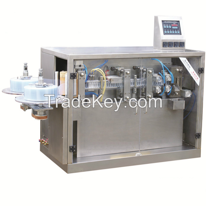 Oral liquid plastic ampoule filling and sealing machine