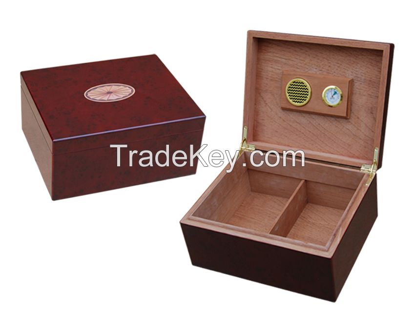 Elegant wooden cigars humidor box 
