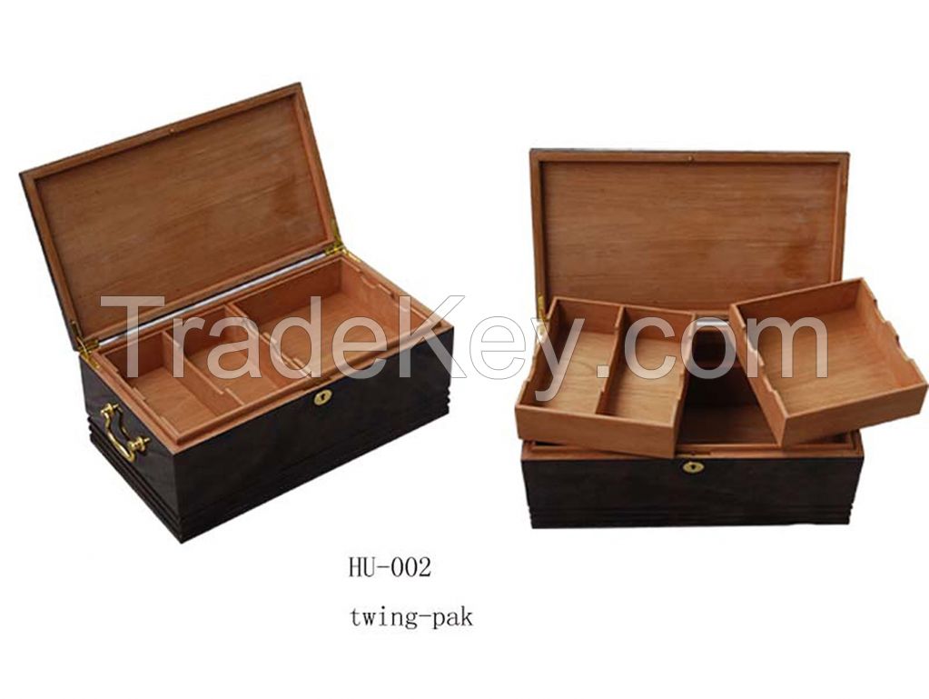 Walnut Lacquer Wooden Humidor Display Box