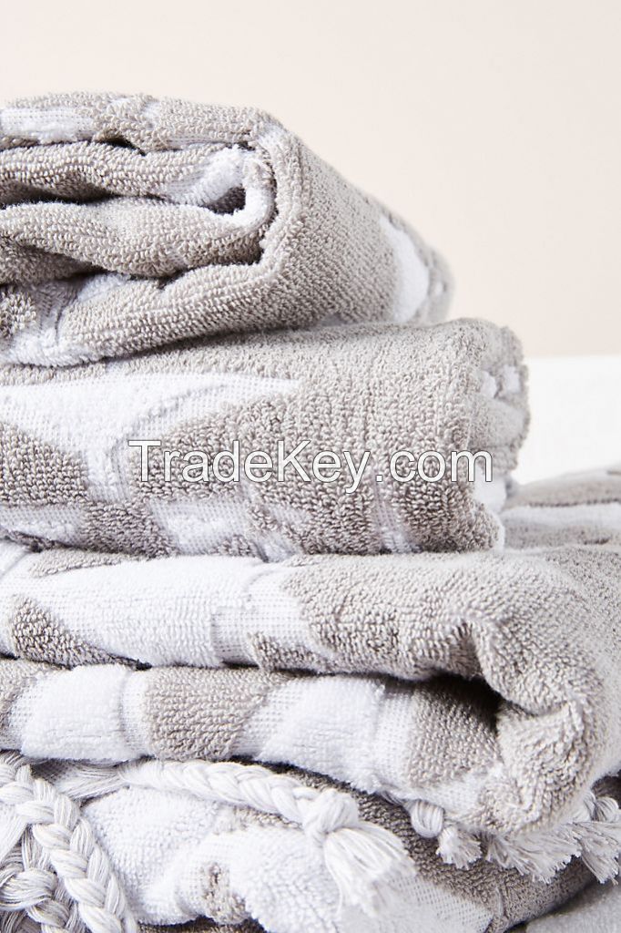High Quality Absorbent Double Yarn Terry Cloth Toweling With Tasseled Trim Jacquard Bath Towel Collection 