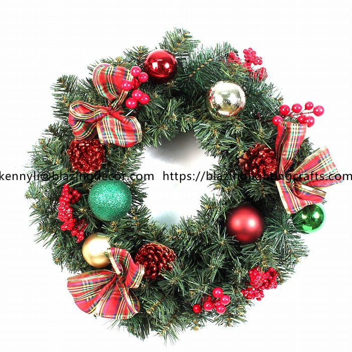 Hot Selling Decorative Christmas Wreath with Ornaments