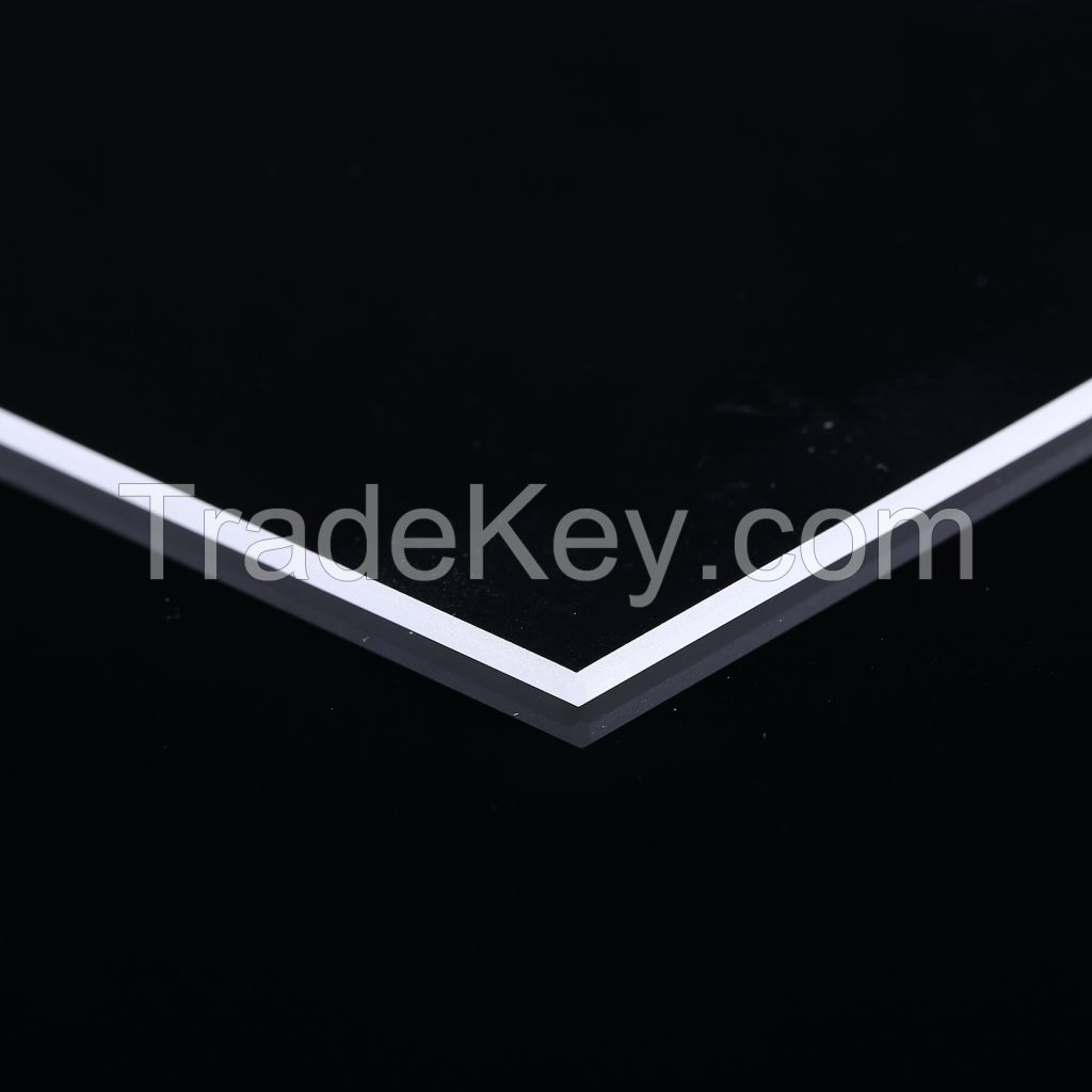 Thin clear quartz glass plate for electric light source