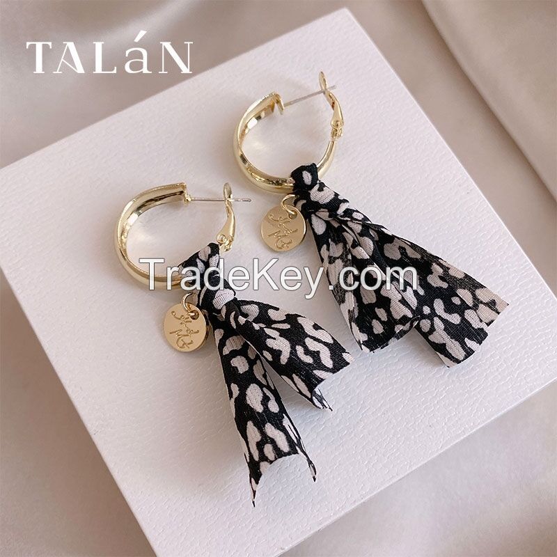 Twist earrings are a small number of design earrings