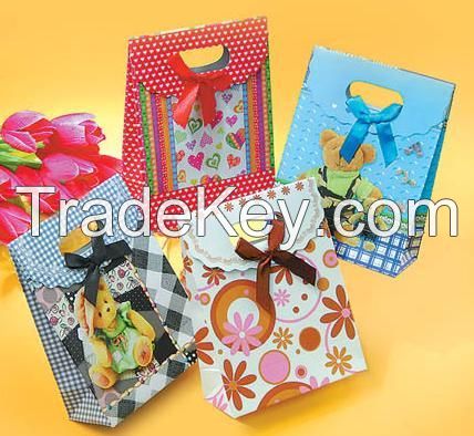 customized plastic or paper gift bag