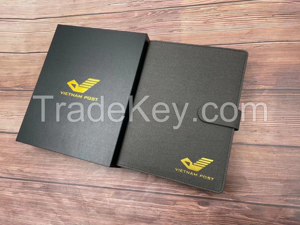 Hot stamping logo charging notebook gift set with 8000mAh power bank with wireless function