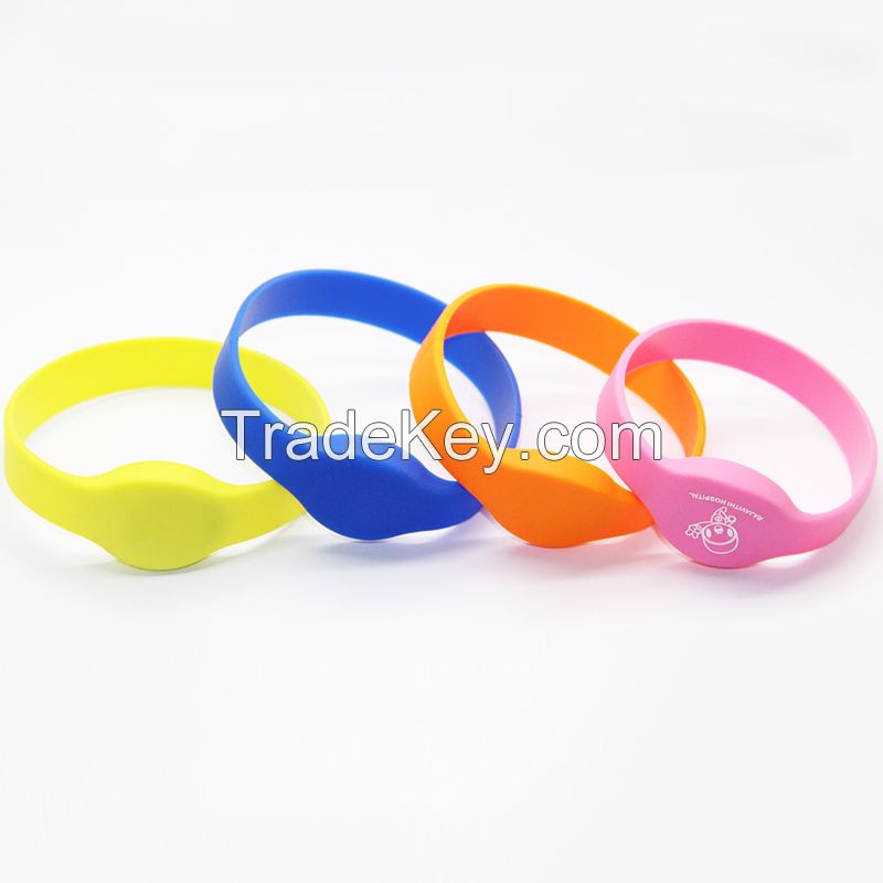 Closed-loop wristband High-quality non-toxic silicone material   Various colors are customized, waterproof, moisture-proof, shock-proof and high-temperature resistant