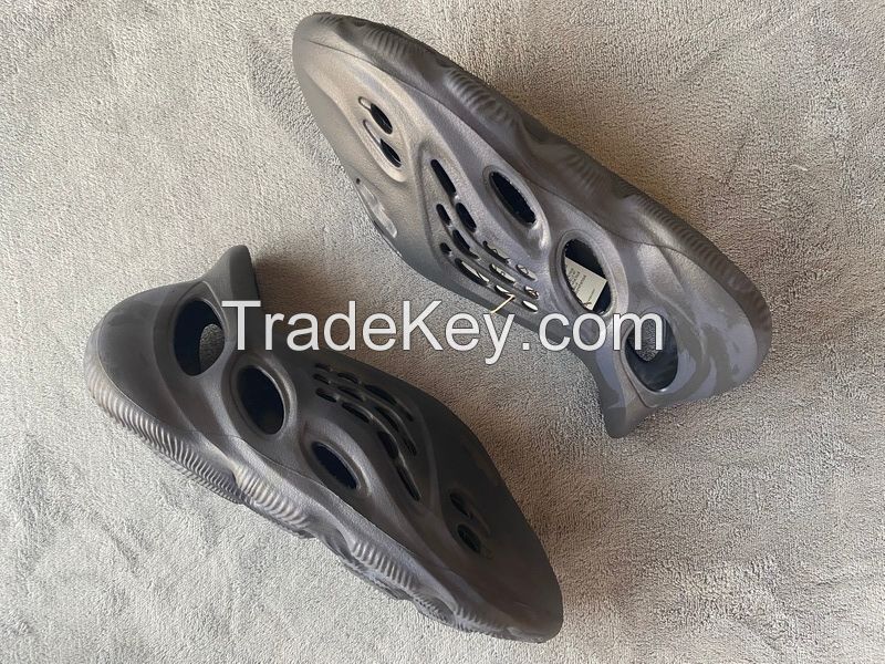 Yeezy Foam Runner MXT Moon Grey Men's Slippers