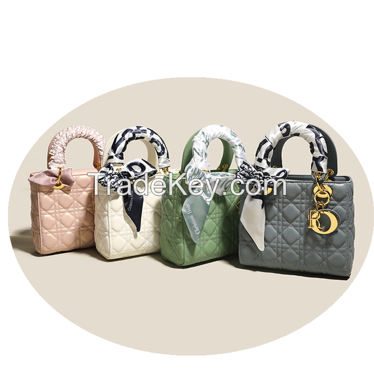 Spring and summer hot style Diana bag 2022 new bag all-match oblique cross portable tote bag high-quality diamond chain bag
