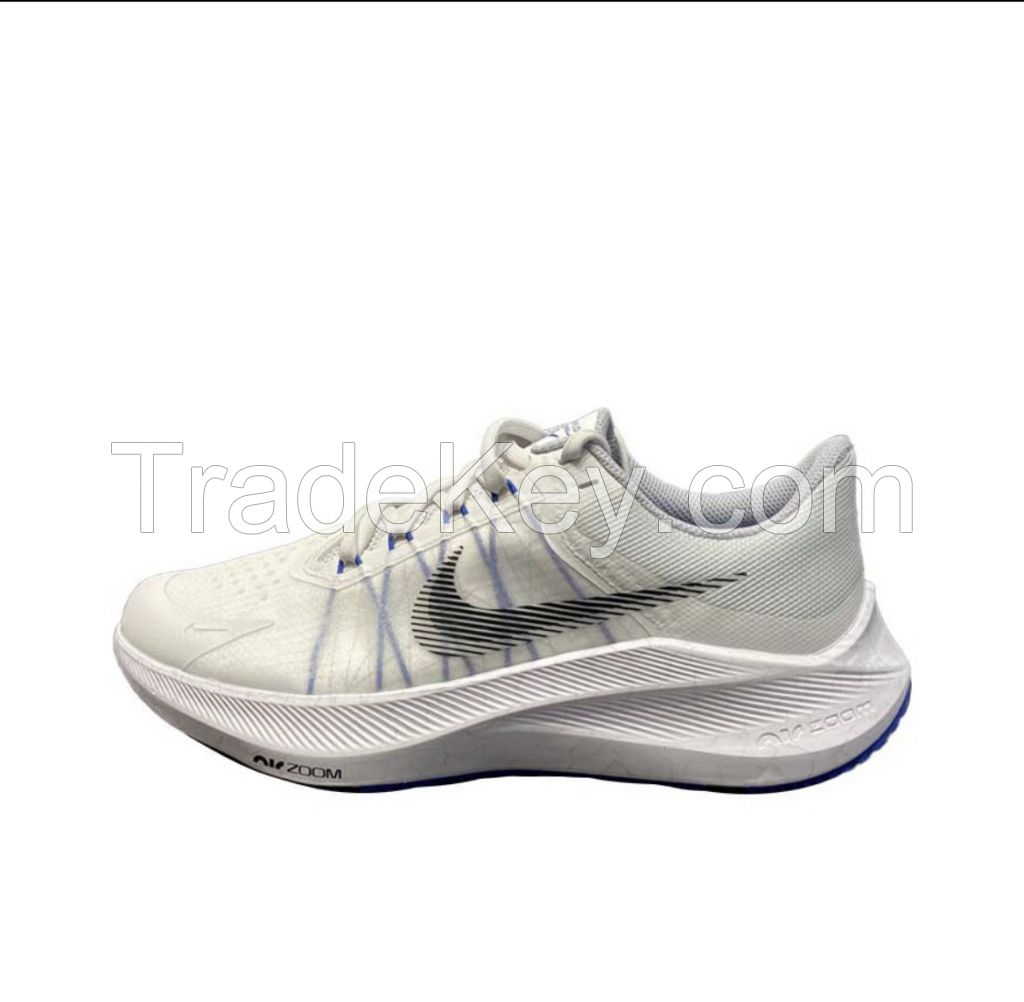 Nike Air Zoom Winflo 8 Low top running shoes in white