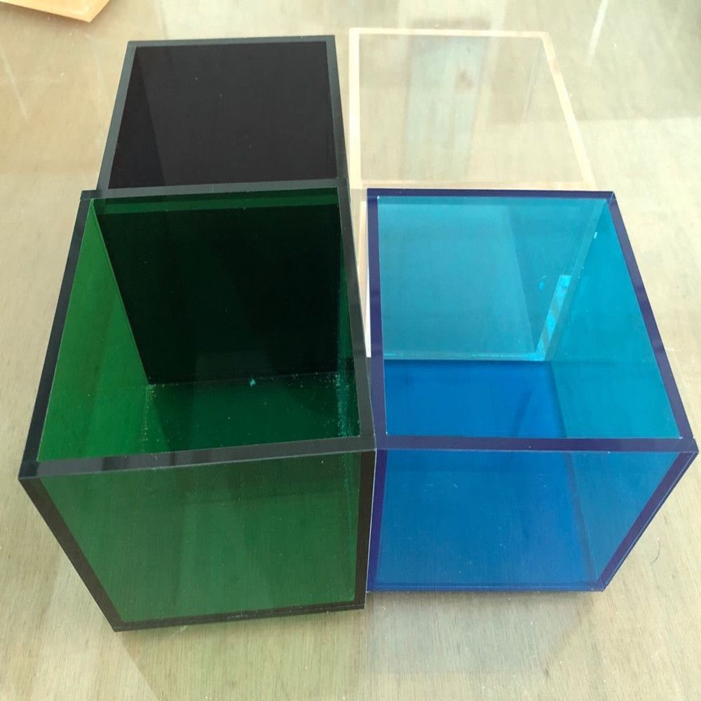 Custom acrylic clear display box