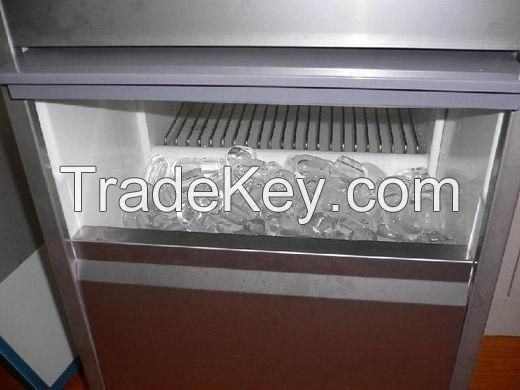 Household ice machine Convenient, comfortable and low noise