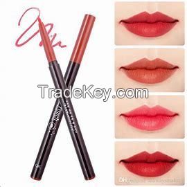 Lip liner showing the shape of the lips, make people look better