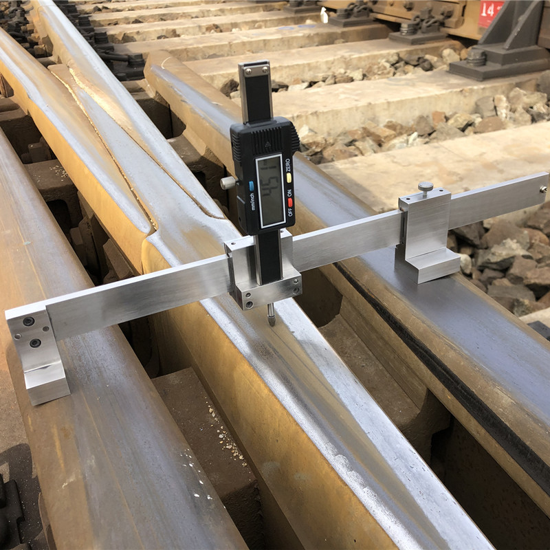 Digital Rail Frog Vertical Wear Measuring Gauge for Turnout Inspection and Maintenance