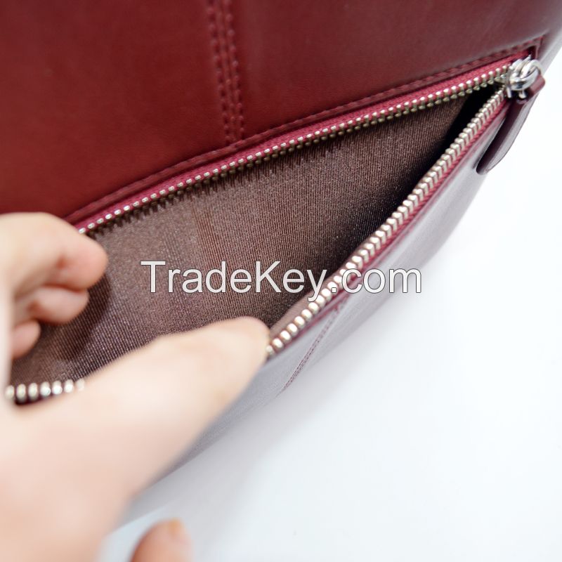 Leather tote bag with zipper for woman