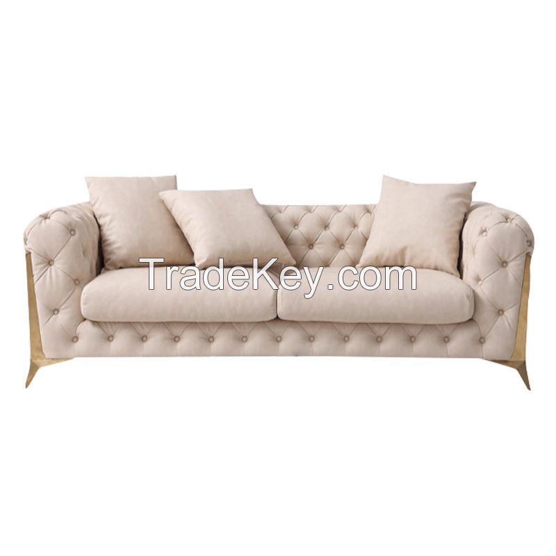 Chesterfield sofa seats are filled with plant fibres for comfort, strength and support