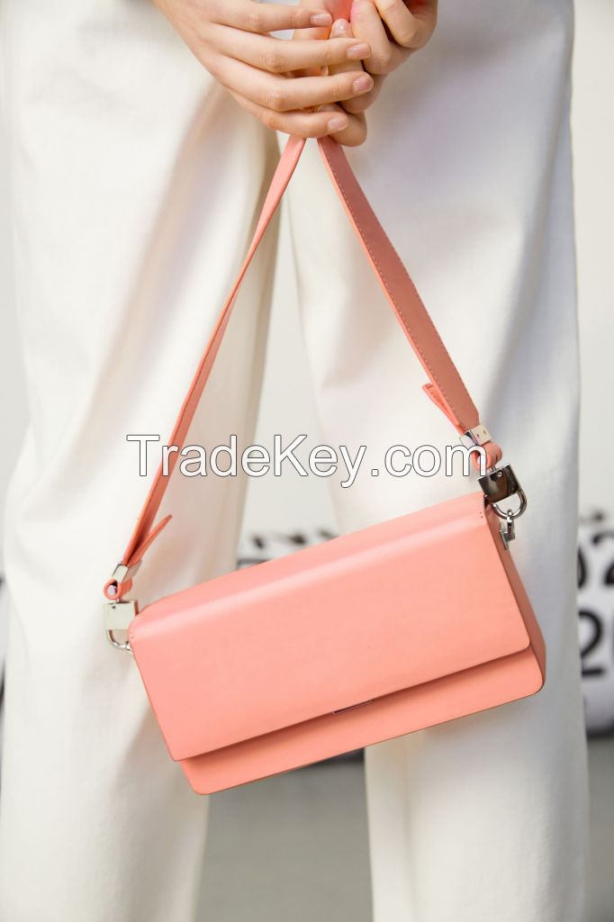 Chic Contrasting Shoulder Bag