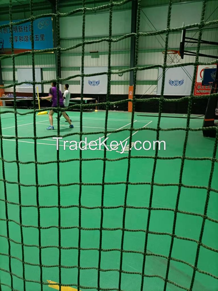 Ball stop net for playground