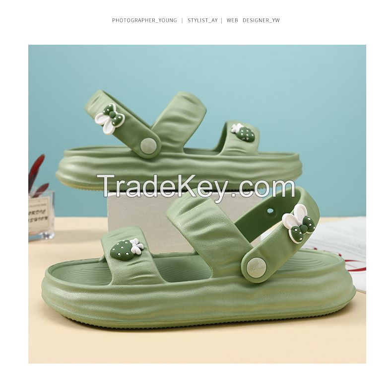 Sandals. The female. Outside the fashion to wear.At least 6000 pairs