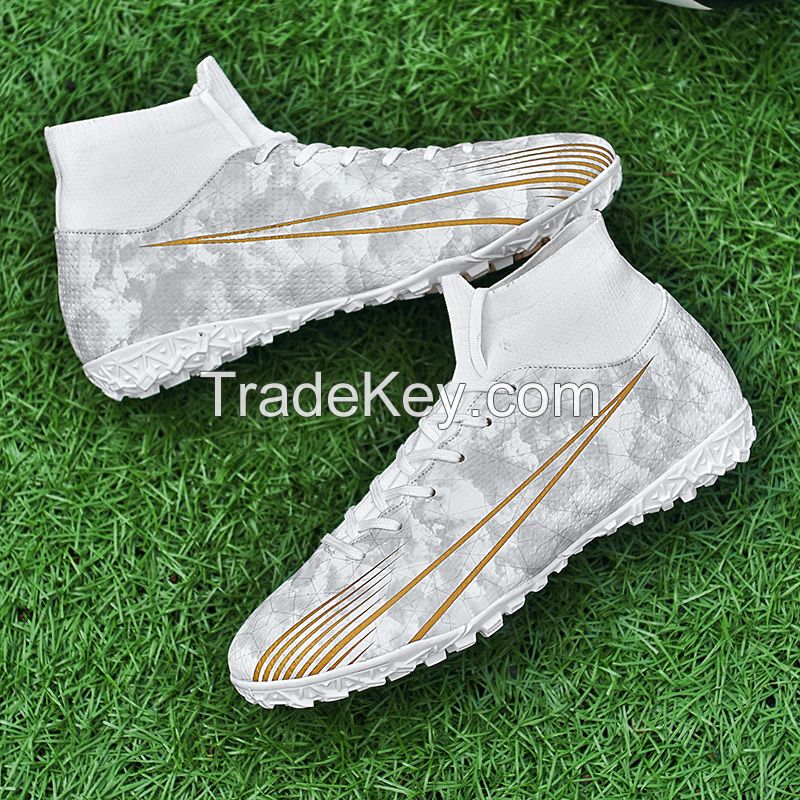 Please note that football shoes are white/black/gold when placing orders for long nails and broken nails.