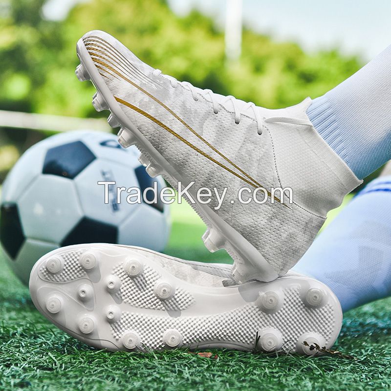 Please note that football shoes are white/black/gold when placing orders for long nails and broken nails.