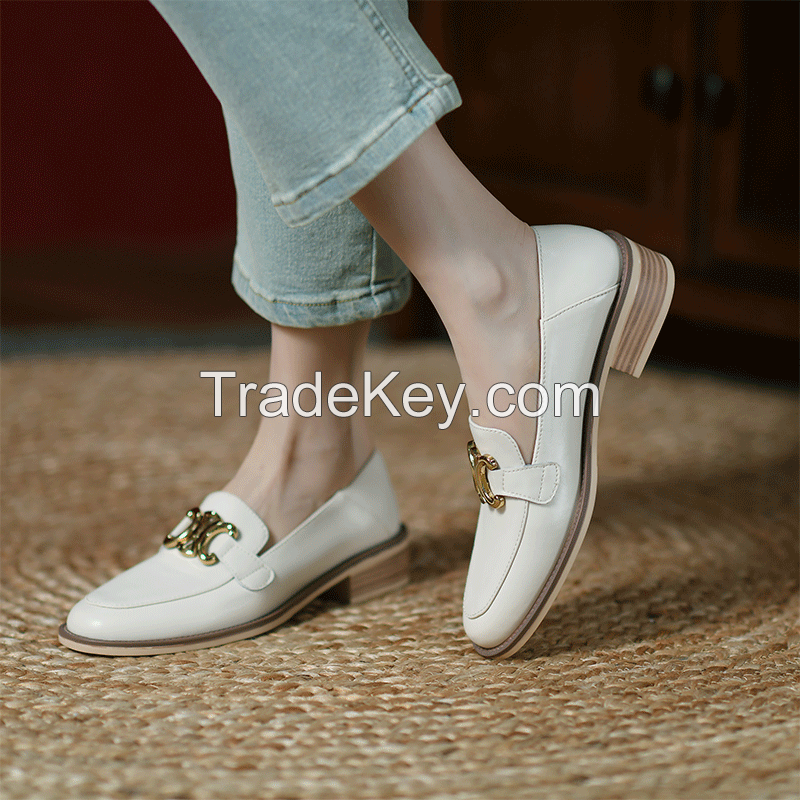 Small Leather Shoes, Medium Heels, Women's Shoes, British Style, 2023 New Popular Autumn & Winter Doudou Shoes, Winter