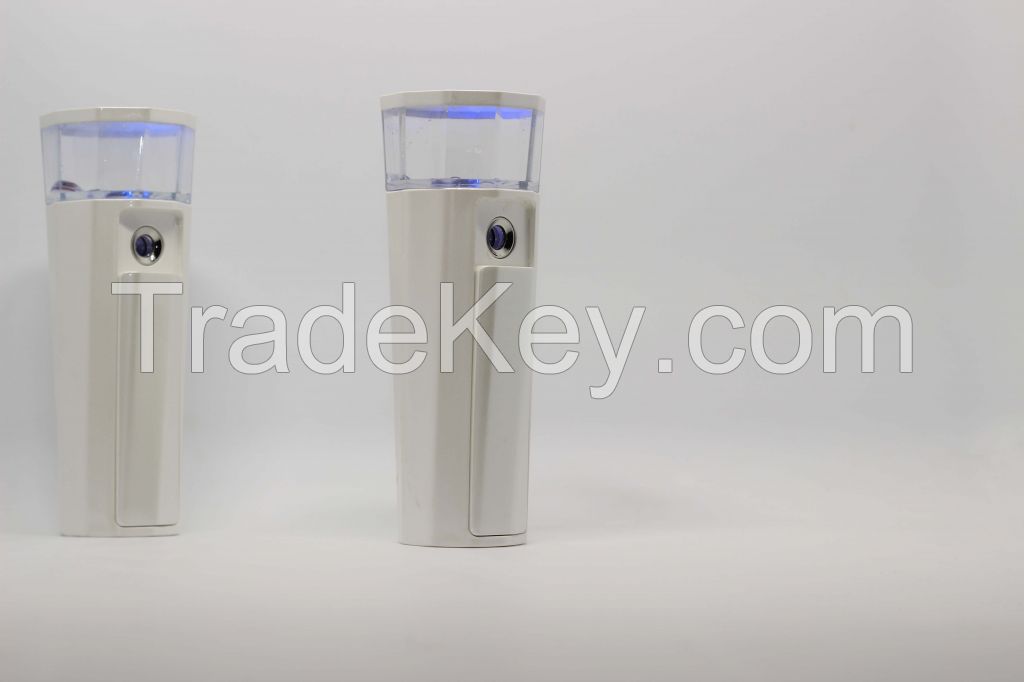Handheld nano facial steamer handheld mist spray water spa water sprayer USB rechargeable mini beauty device