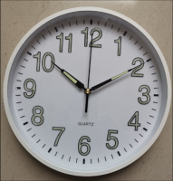 Factory directly wholesale luminous plastic clock round home decoration clock