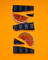 Honey sweetened dark chocolate with orange 65%