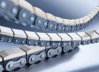 Roller Chains With Vulcanized Elastomer Profiles