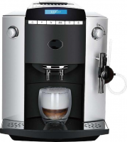 Automatic coffee machine with grinder