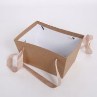 Single flower box with ribbon handle
